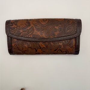 🌺SOLD OUT 🌺Coldwater Creek Brown Embossed Clutch/Wallet Like New